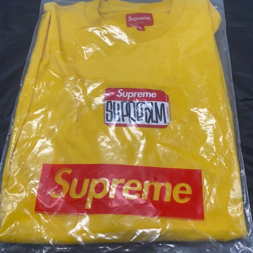 Mens supreme tshirt